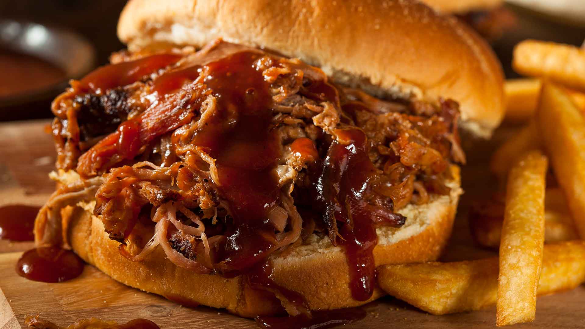 Pulled Pork sandwich with barbeque sauce.